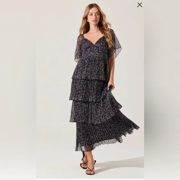 ASTR the Label | Gracelynn Pleated Tiered Maxi Dress in Purple Floral | Size M